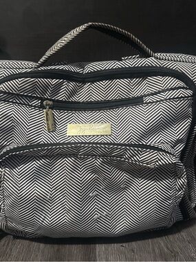JUJUBE Striped Chevron Travel diaper Bag in Black and White